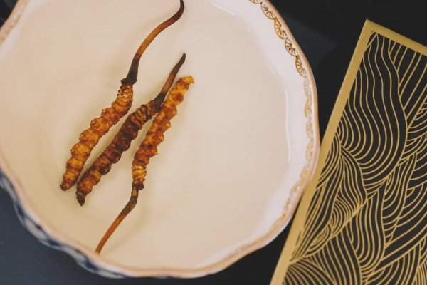 振兴资本 热搜爆｜反手拿捏真豪门，只有她。